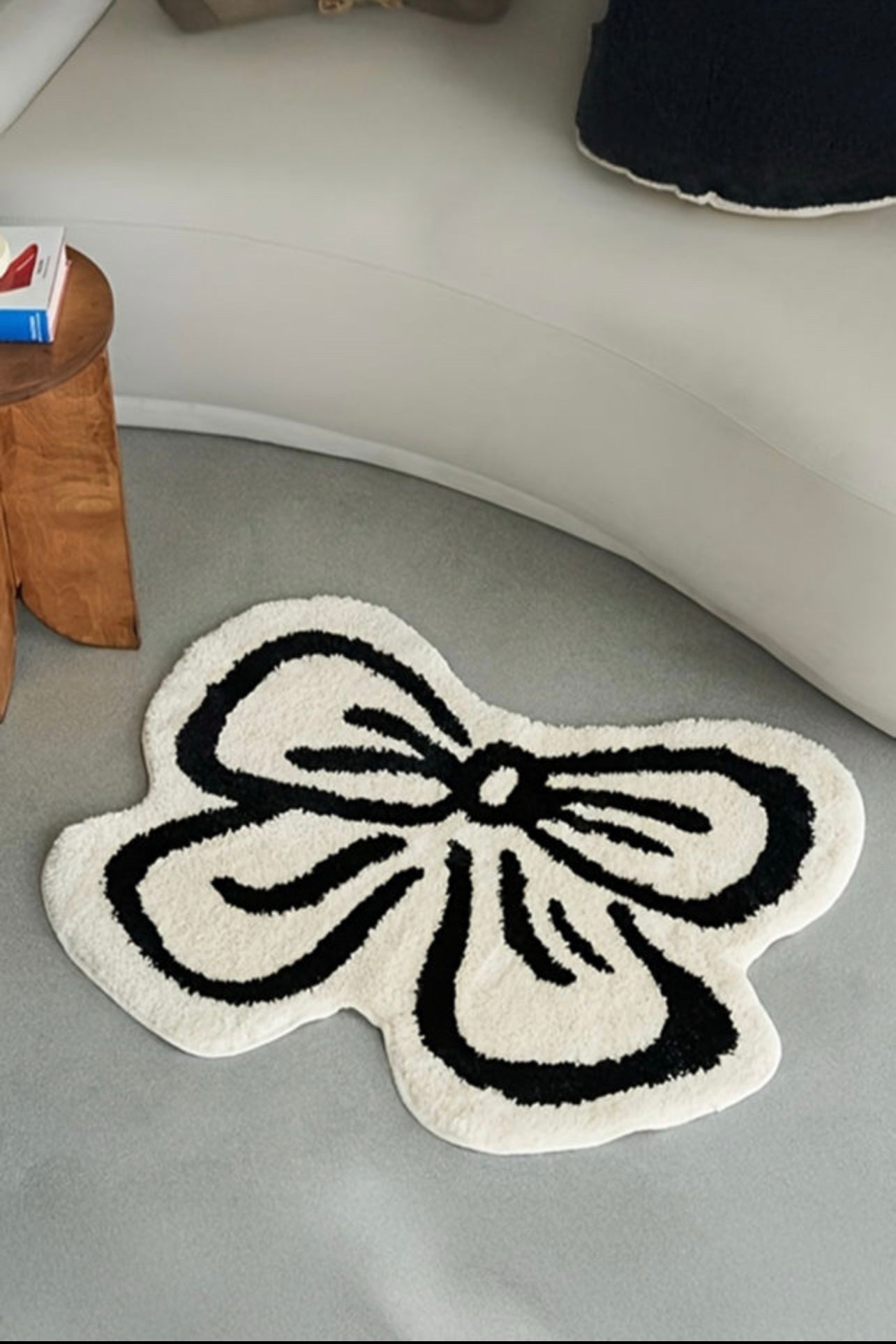 Bow Accent Rug